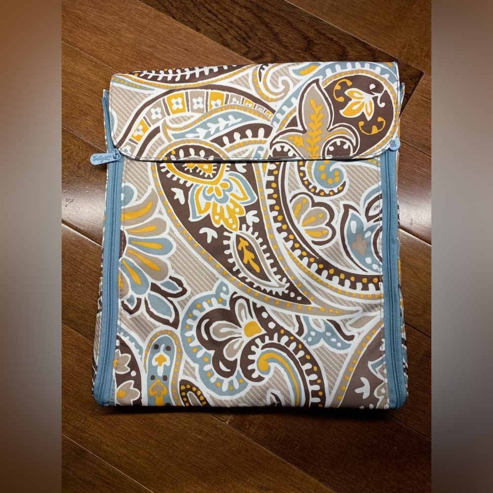 31 Thirty-One Paisley Folding Travel Makeup/Jewelry Brush Bag Zip closure